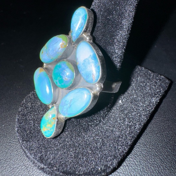 Elegant Sterling Silver and Turquoise Ring - Picture 1 of 4
